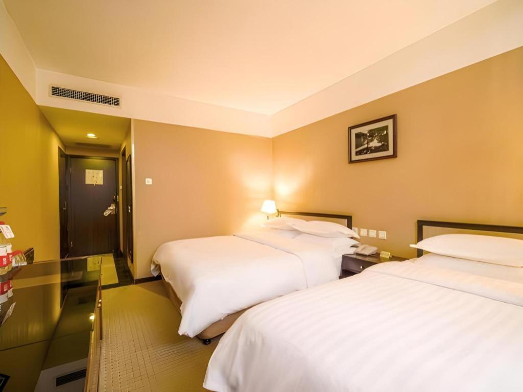 Hotel Dong Fang 3*