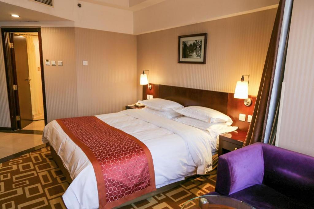 Hotel Dong Fang 3*