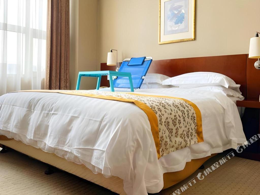 Hotel Dong Fang 3*