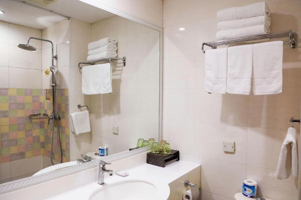 Hotel Dong Fang 3*